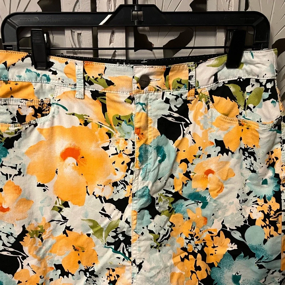 🌾HOST PICK🌾 CROFT & BARROW PEACH ORANGE & MULTICOLOR ACCENTS MINI SKORT - Picture 2 of 5